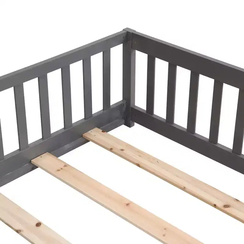 Struttura letto in legno massello a pavimento, singola, grigio/naturale/bianco, bambini (2-12 anni), 1 bambino
