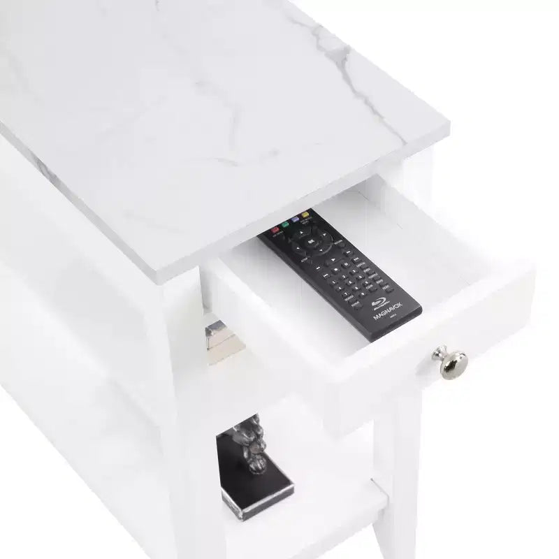 Tavolino finale con 1 cassetto e ripiani aperti | Legno di fienile/Nero, Finto marmo bianco | 1 Pezzo